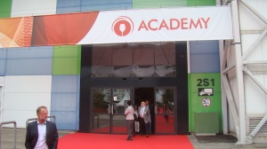 O centro de palestras, workshops e debates.