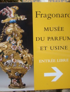 A Fragonard tem um museu muito completo e cheio de curiosidades sobre o mundo do perfume. Vale a visita.